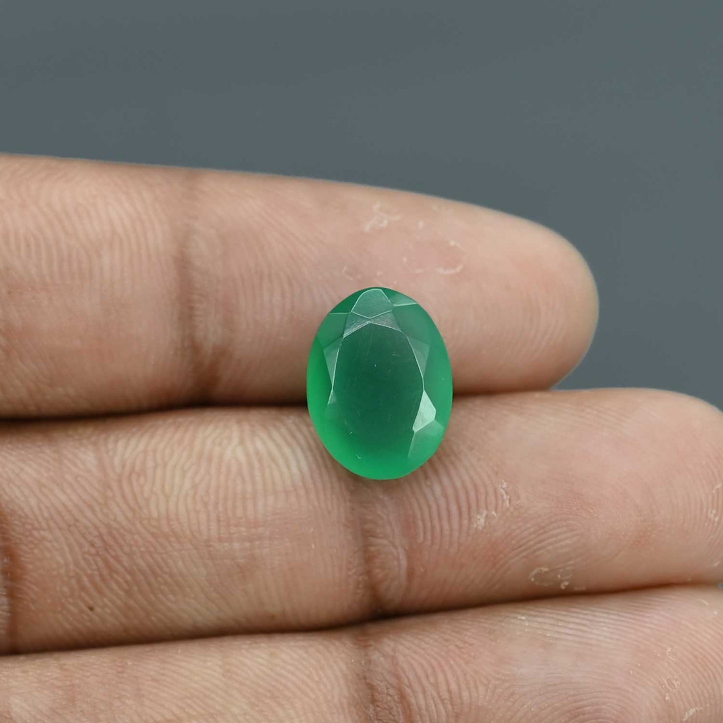 Green Onyx (Chalcedony) Cts 5.5