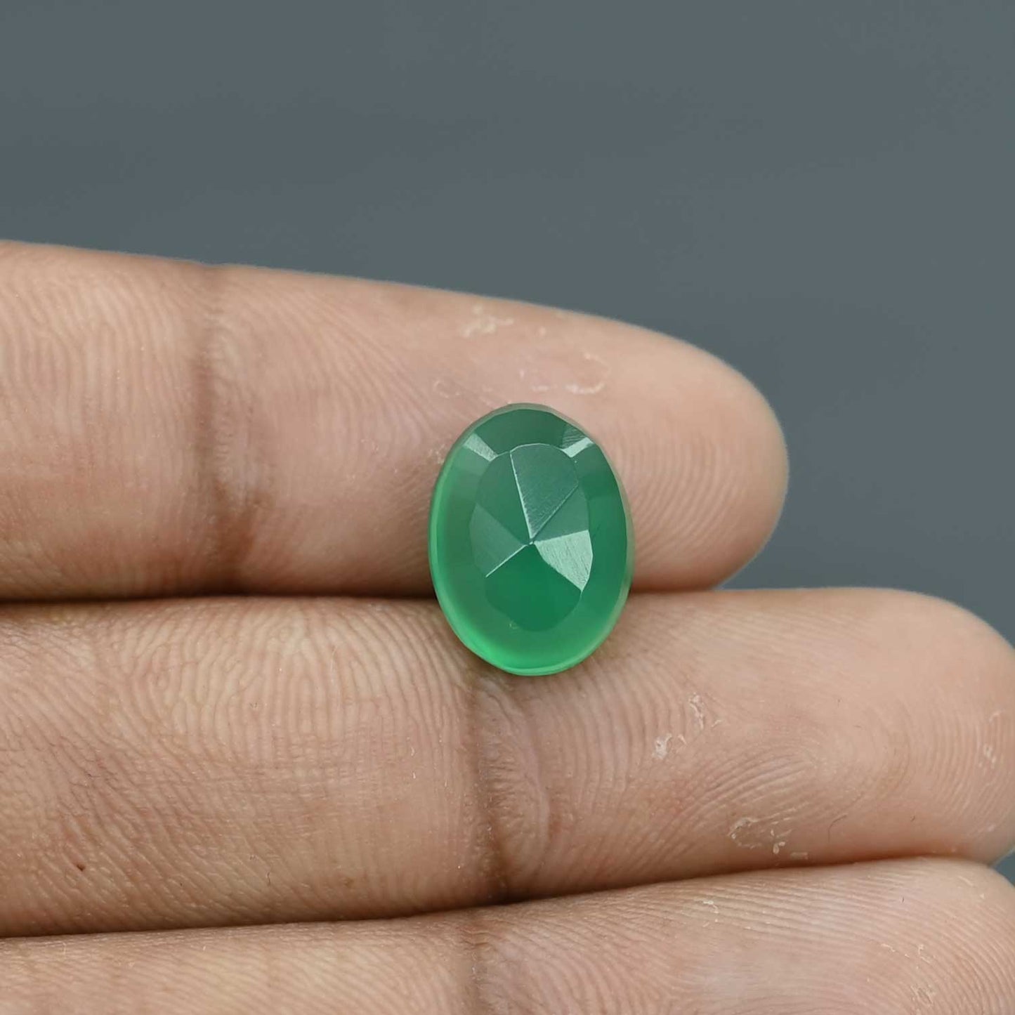 Green Onyx (Chalcedony) Cts 5.5