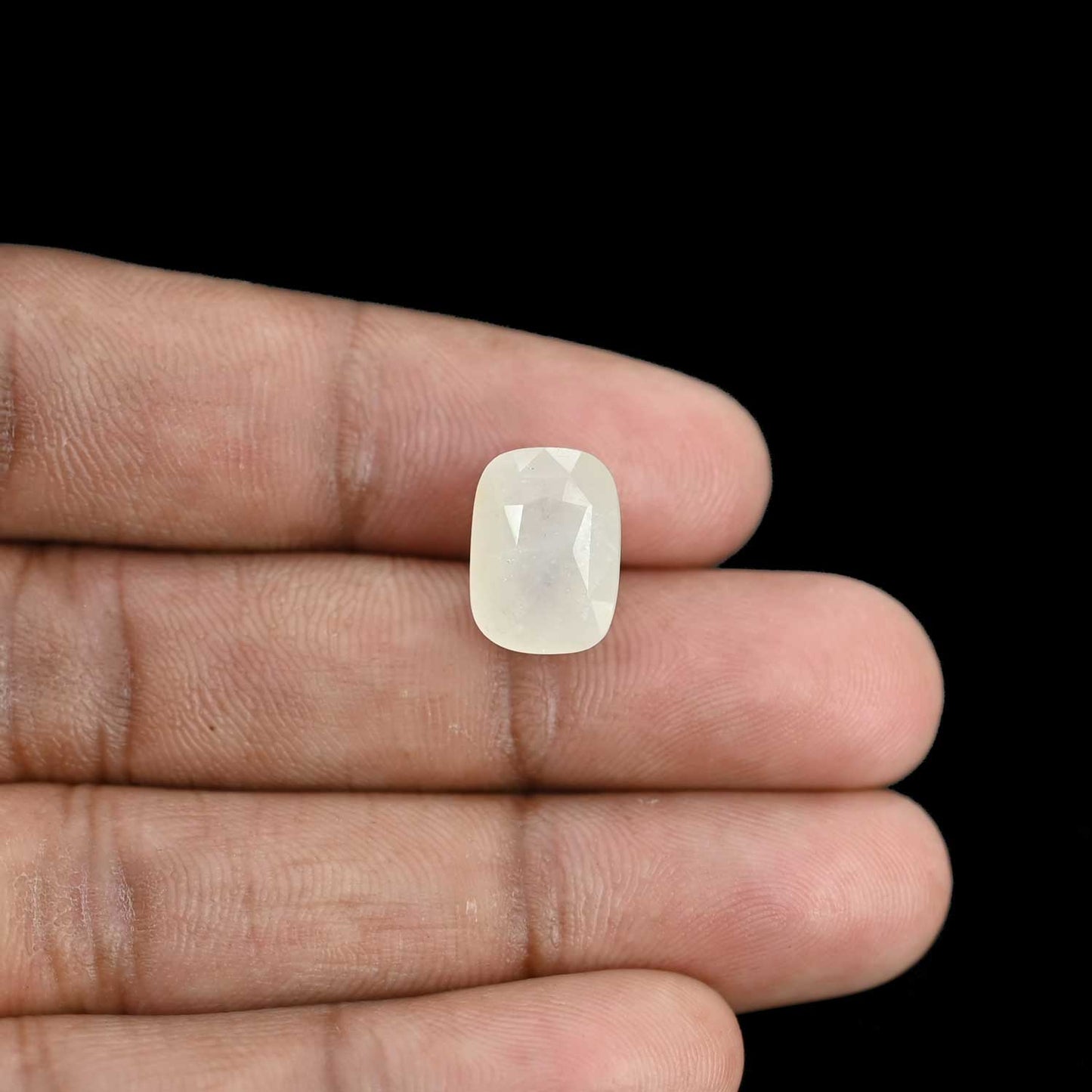 WHITE SAPPHIRE 9.83 CARAT