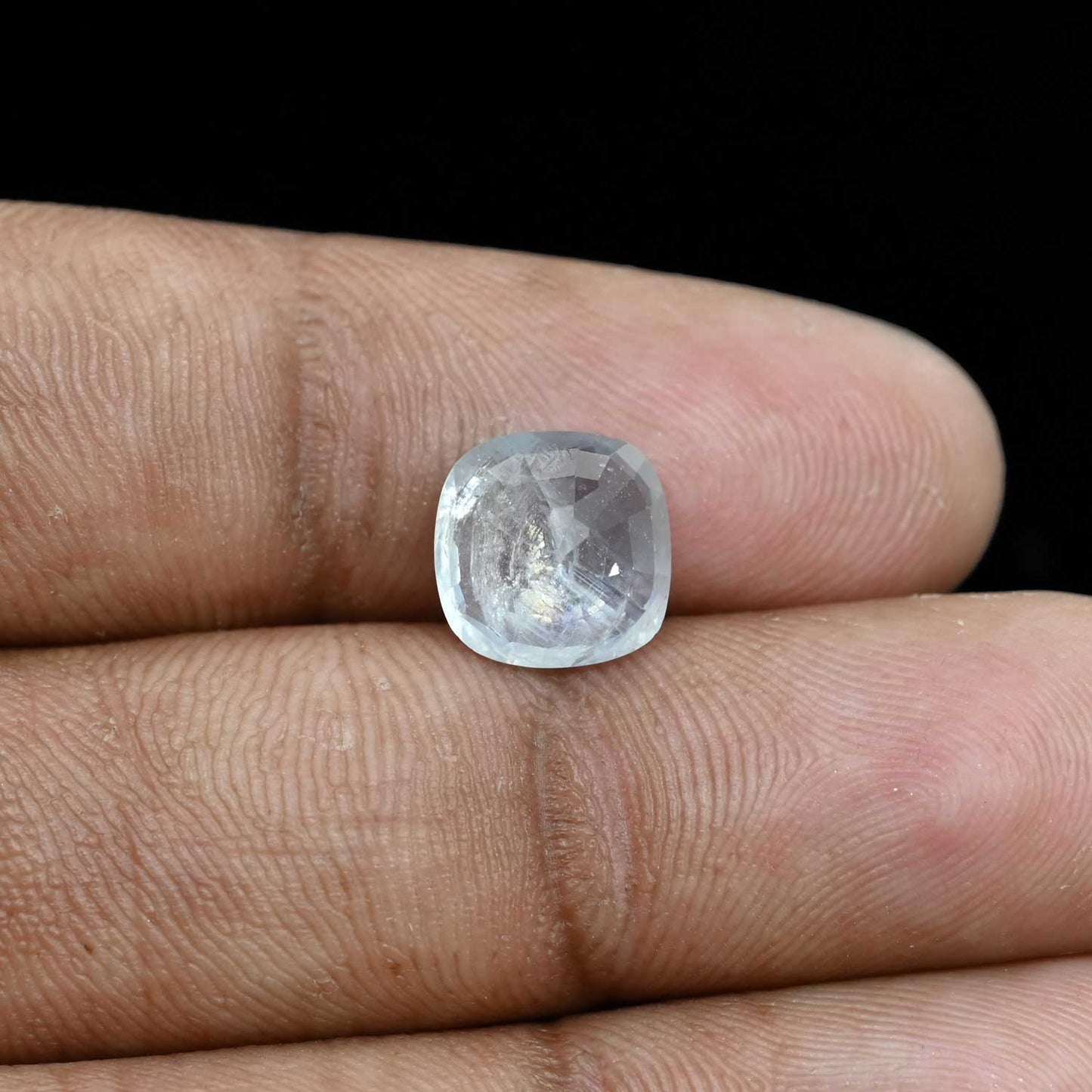 WHITE SAPPHIRE 4.2 CARAT