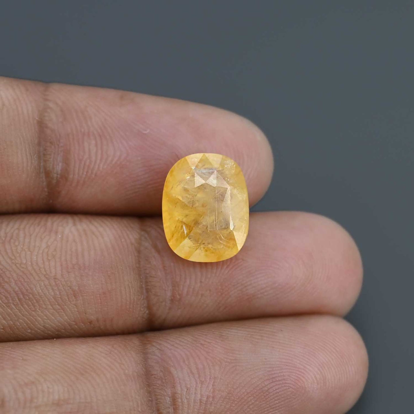 Yellow Sapphire - 7.95 Carat