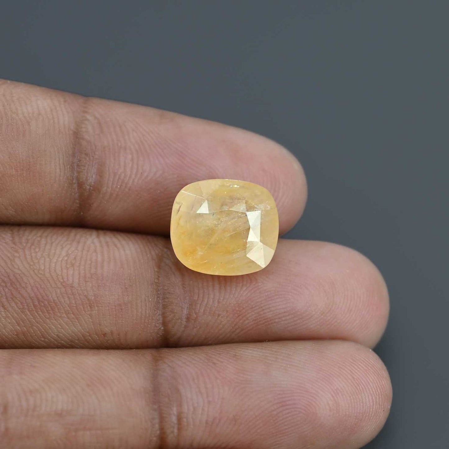 Yellow Sapphire (Pukhraj) Myanmar (Burma) Cts 9.68 Ratti 10.64