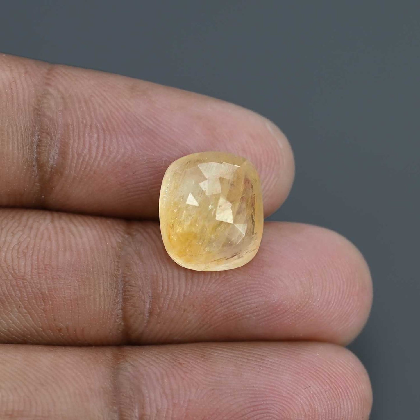 Yellow Sapphire (Pukhraj) Myanmar (Burma) Cts 9.68 Ratti 10.64
