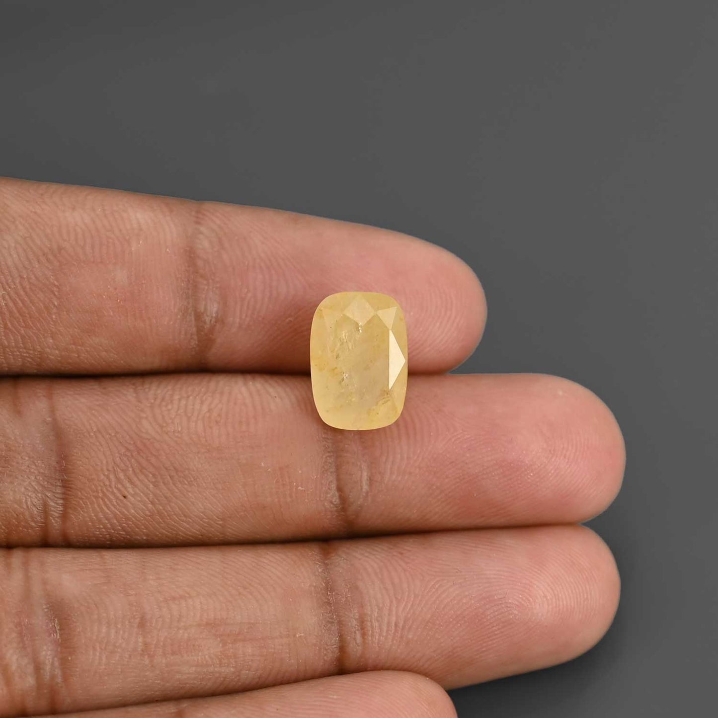 Yellow Sapphire - 8.69 Carat