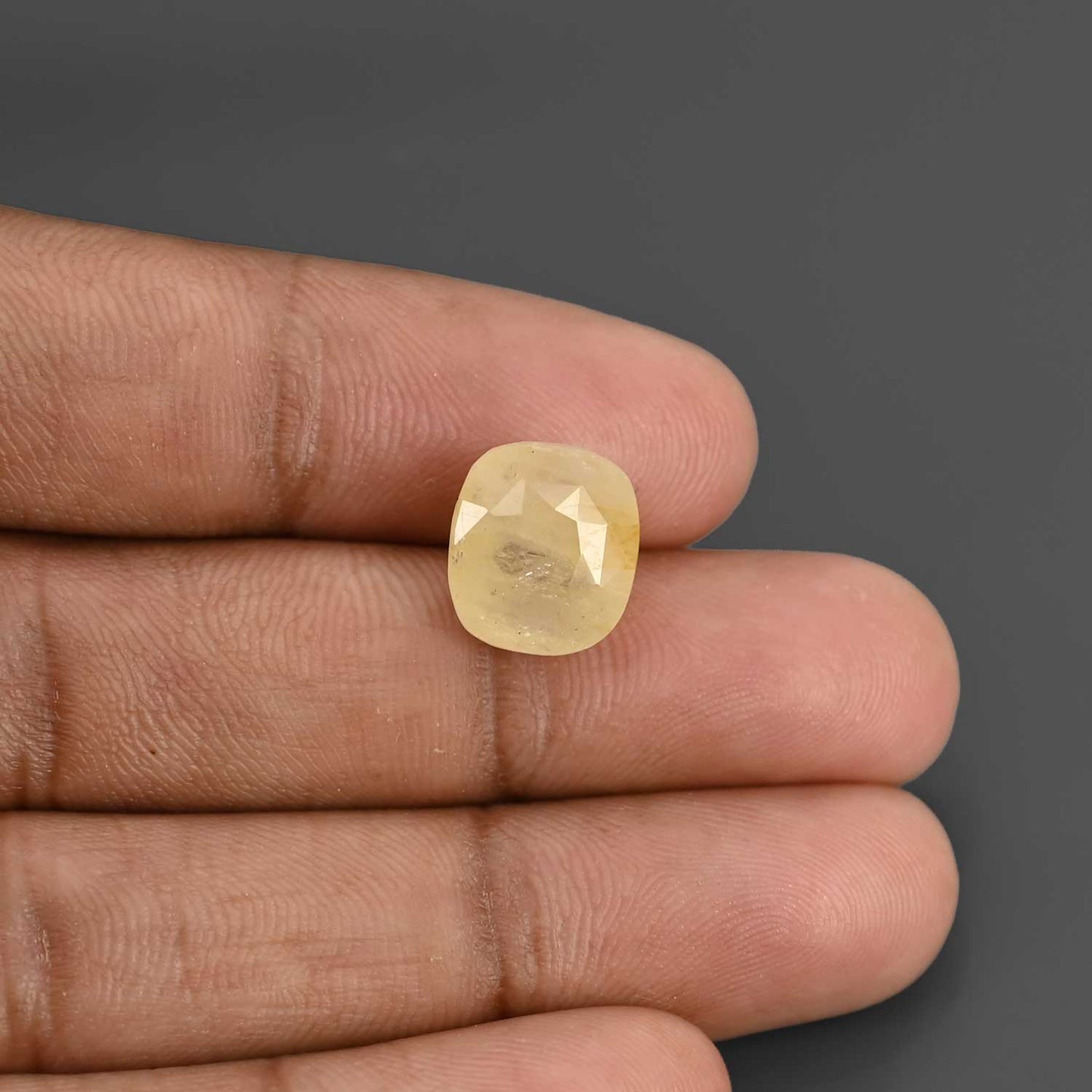 Yellow Sapphire - 8.69 Carat