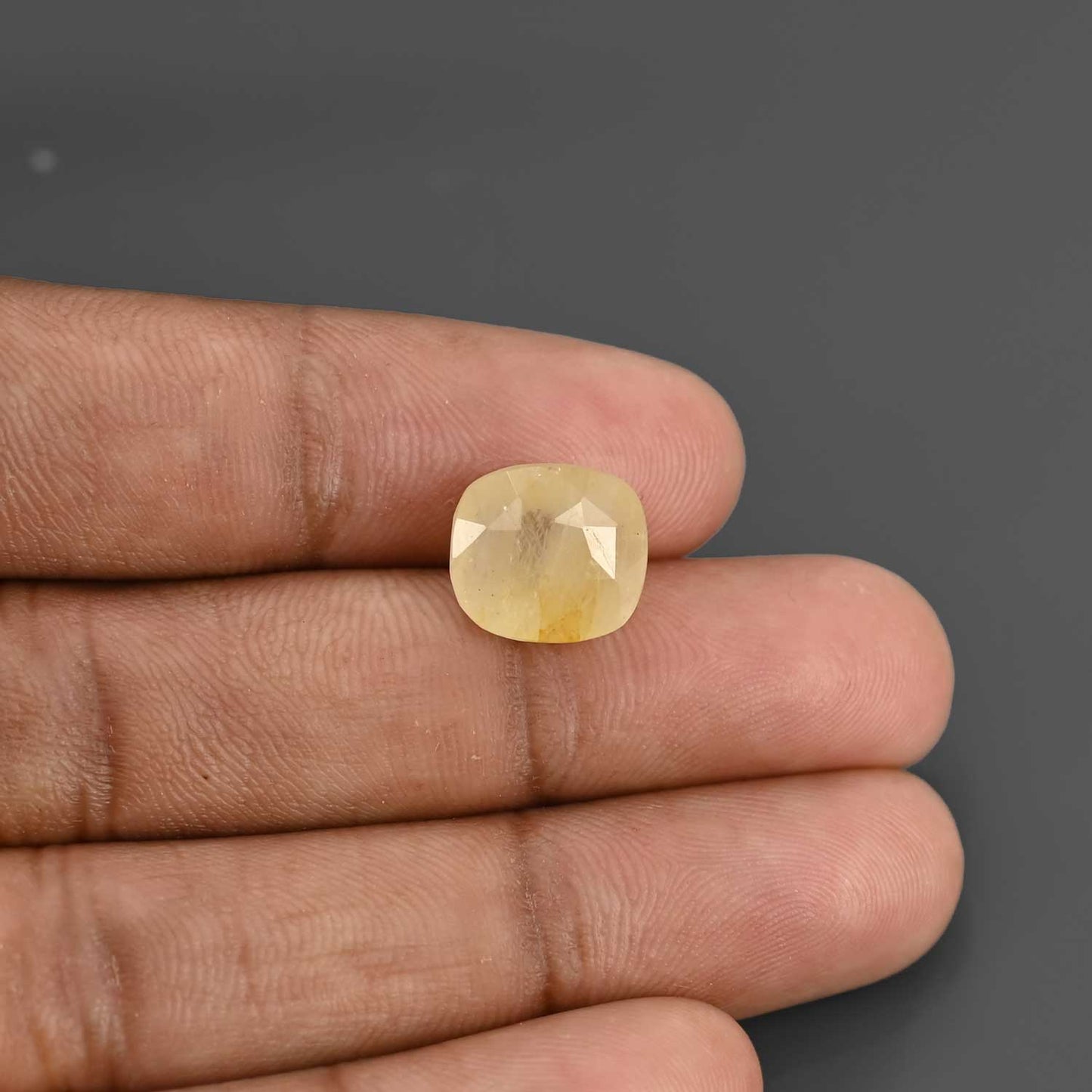 Yellow Sapphire - 8.69 Carat