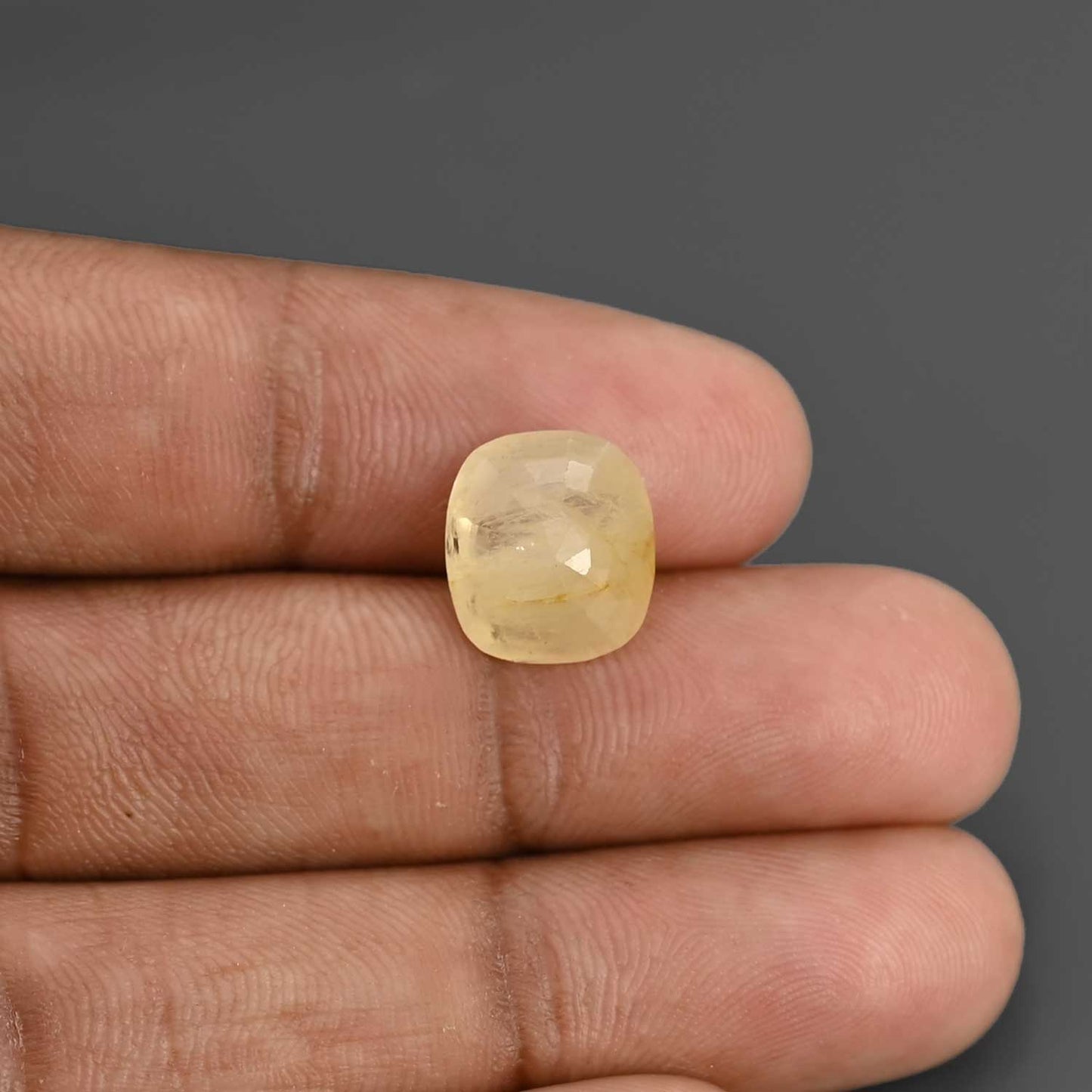Yellow Sapphire - 8.69 Carat