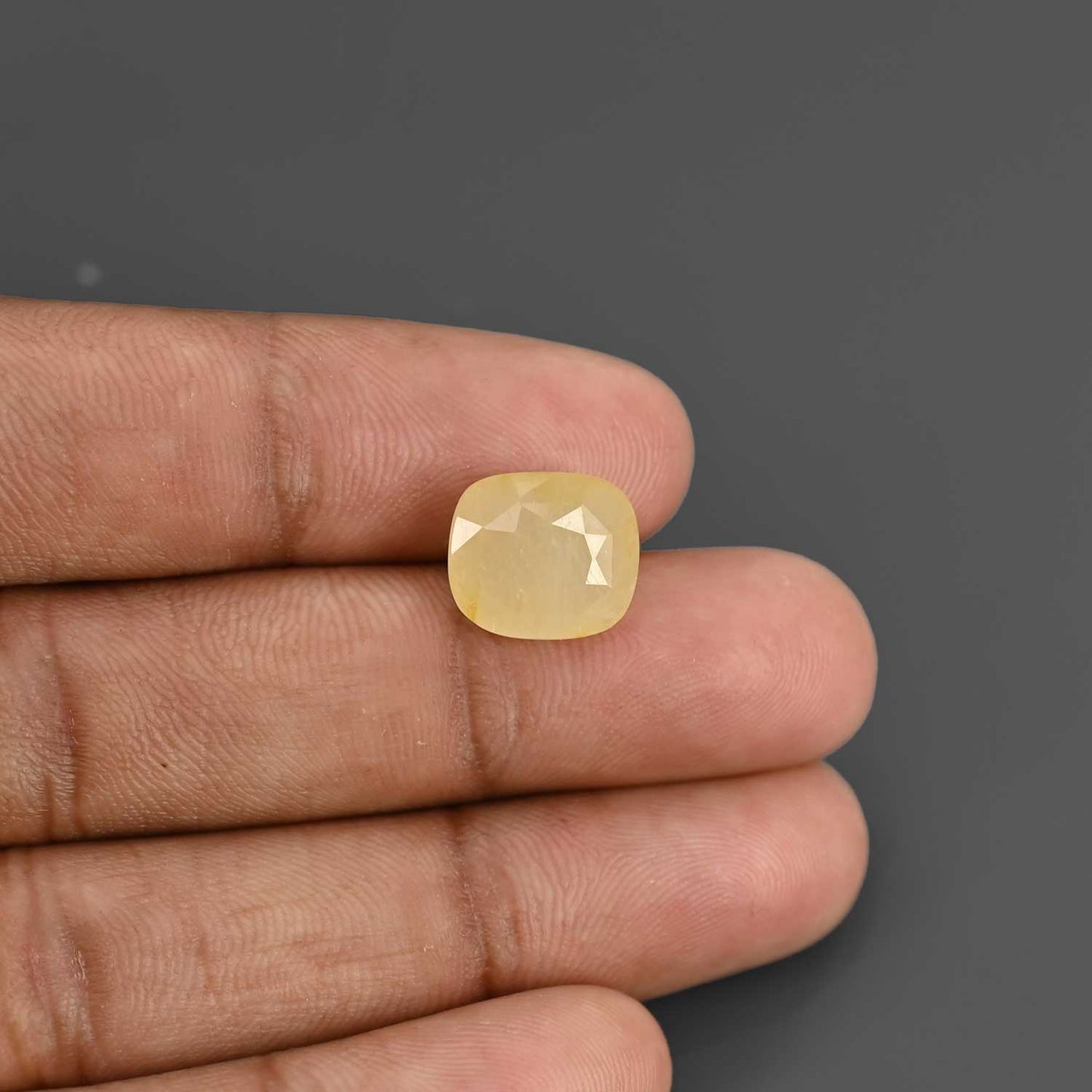Yellow Sapphire - 7.71 Carat