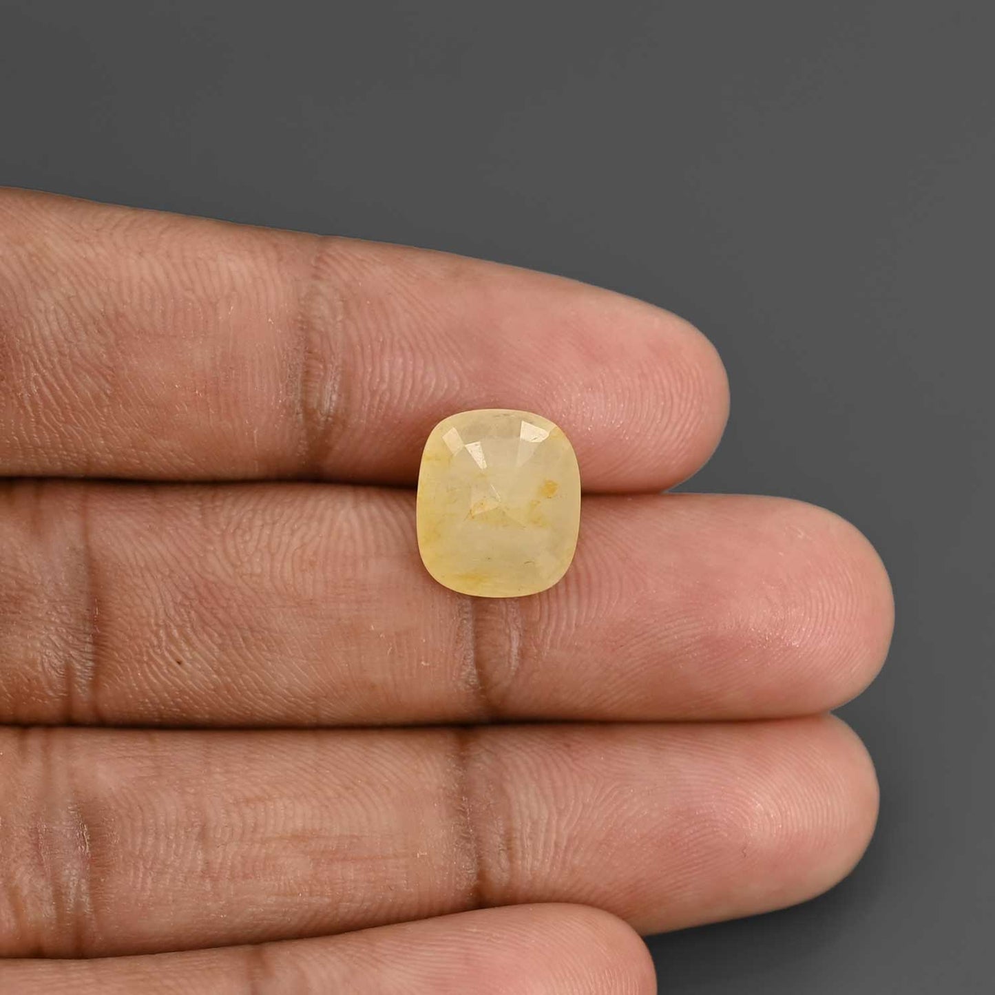 Yellow Sapphire - 7.71 Carat