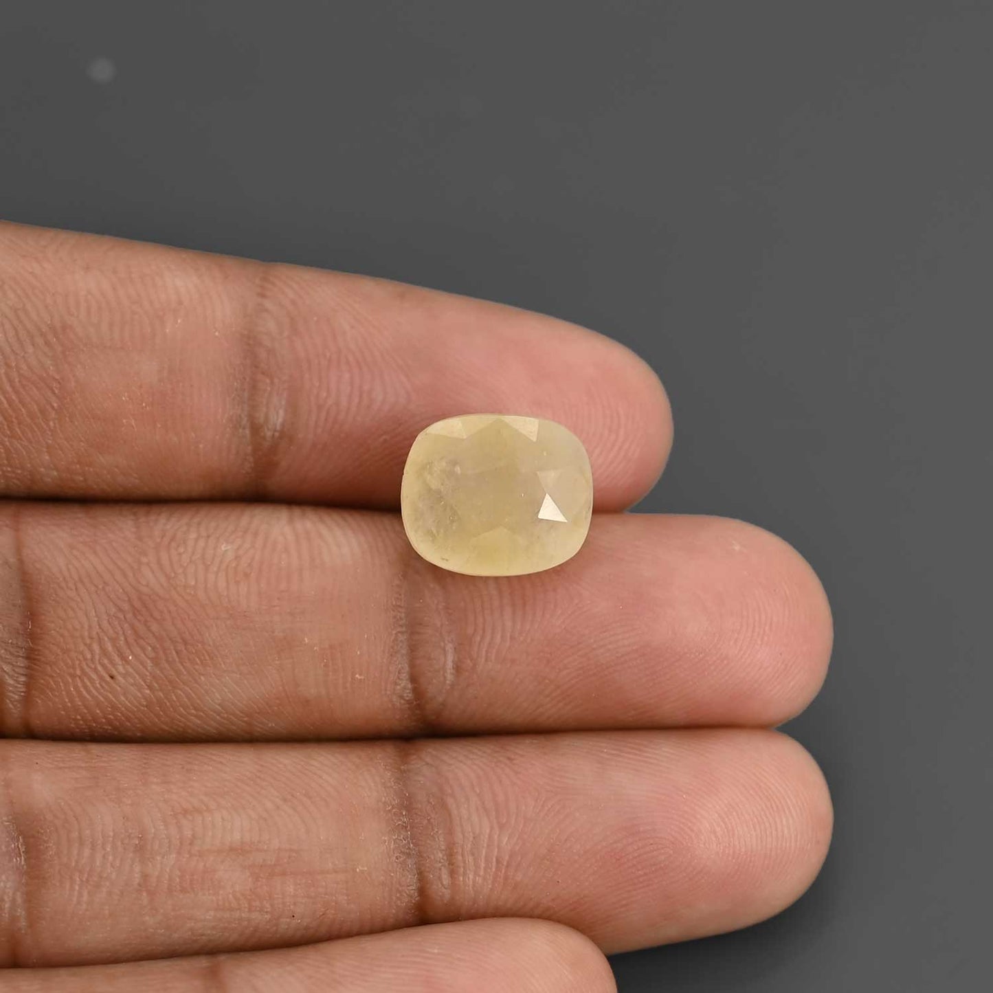Yellow Sapphire - 10.28 Carat
