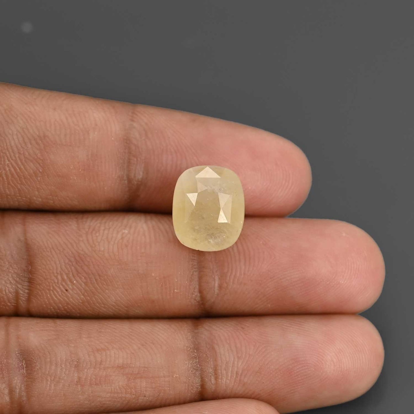 Yellow Sapphire - 10.28 Carat