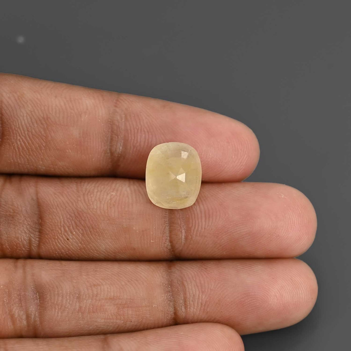 Yellow Sapphire - 10.28 Carat