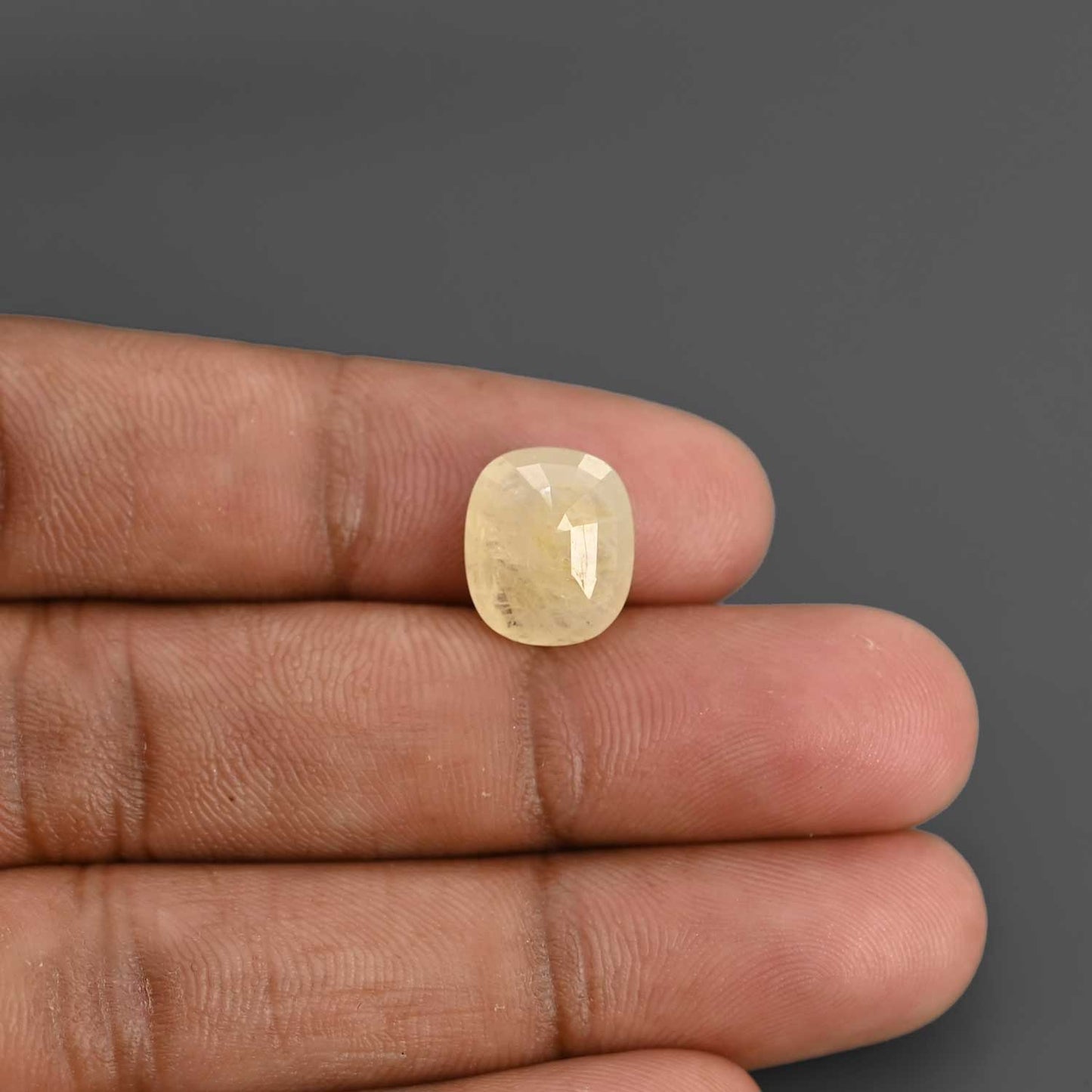 Yellow Sapphire - 7.51 Carat