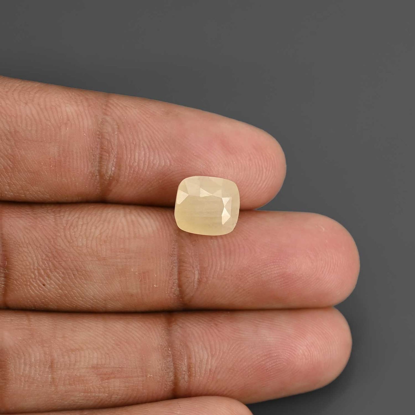 Yellow Sapphire - 5.23 Carat