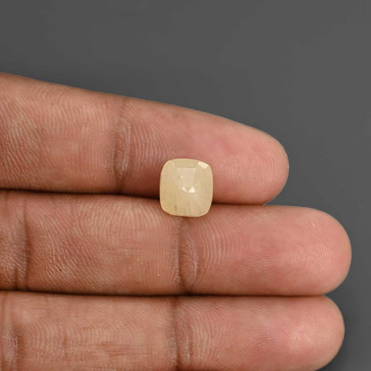 Yellow Sapphire - 5.23 Carat