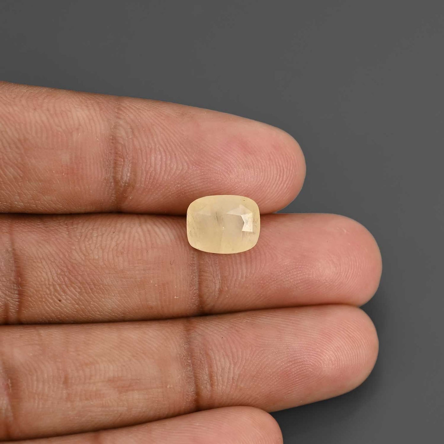 Yellow Sapphire - 4.86 Carat