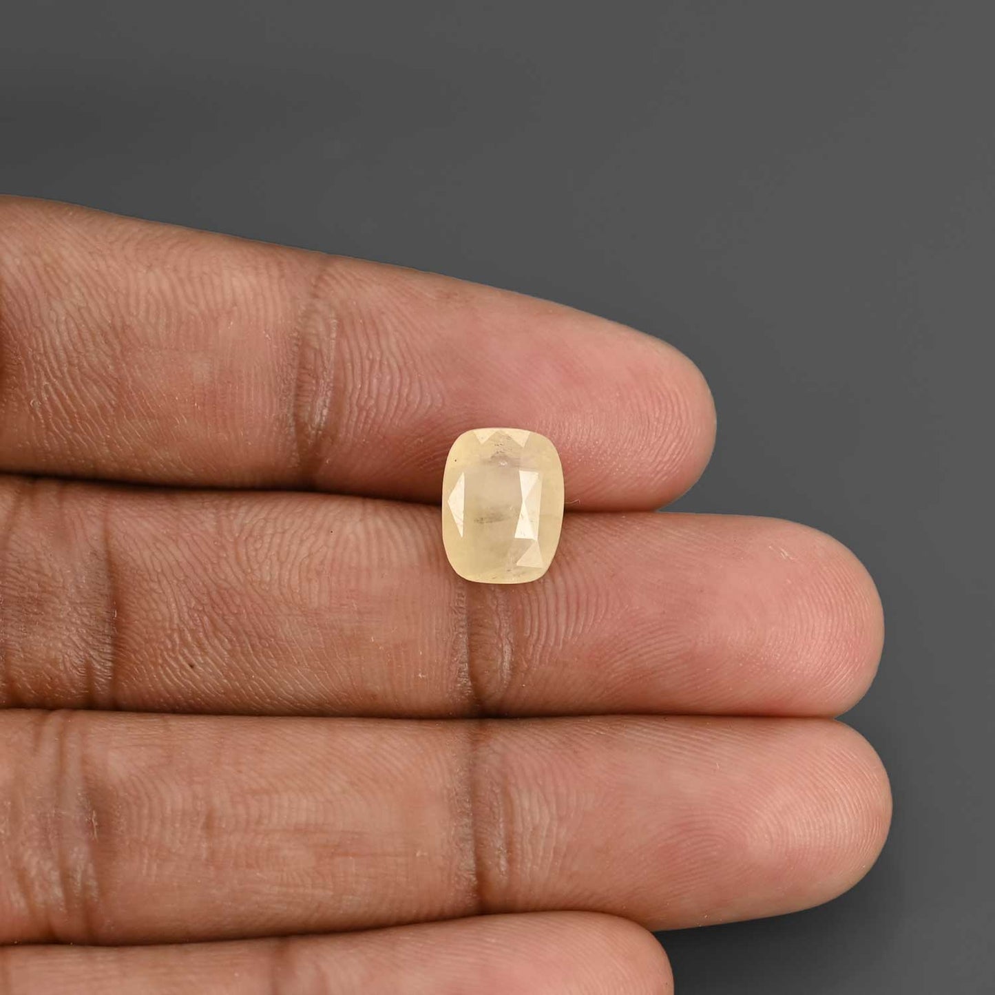 Yellow Sapphire - 4.86 Carat