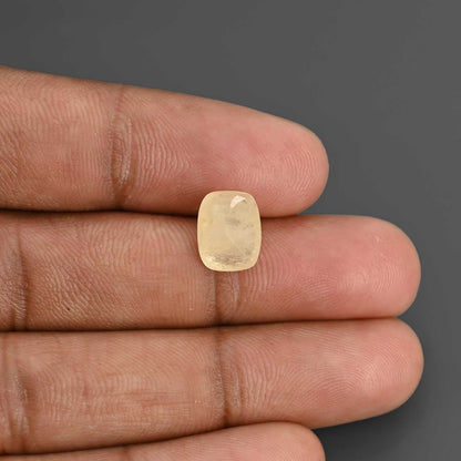 Yellow Sapphire - 4.86 Carat