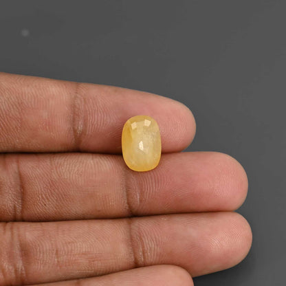Yellow Sapphire - 6.97 Carat