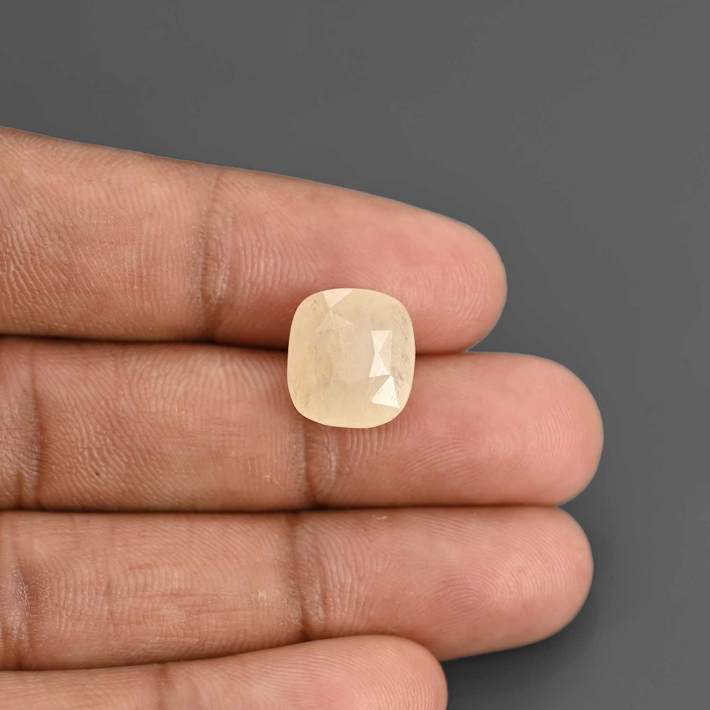 Yellow Sapphire - 10.26 Carat