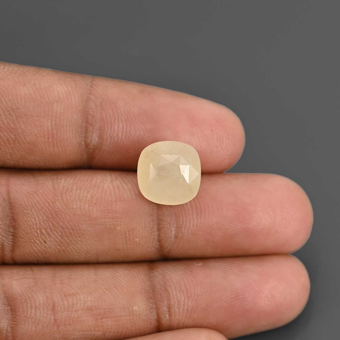 Yellow Sapphire - 8.28 Carat