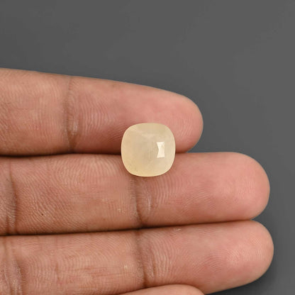 Yellow Sapphire - 8.28 Carat