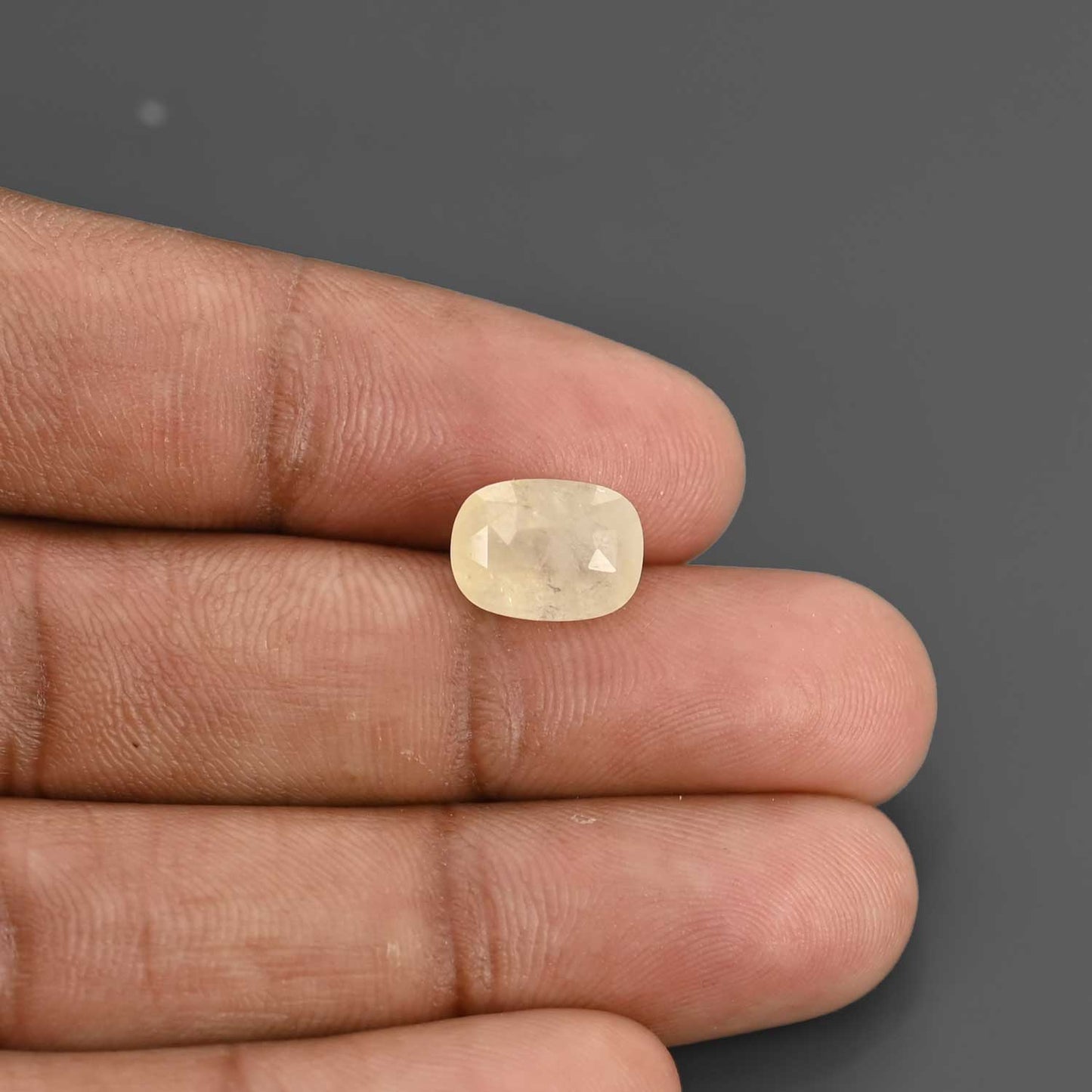 Yellow Sapphire - 5.69 Carat