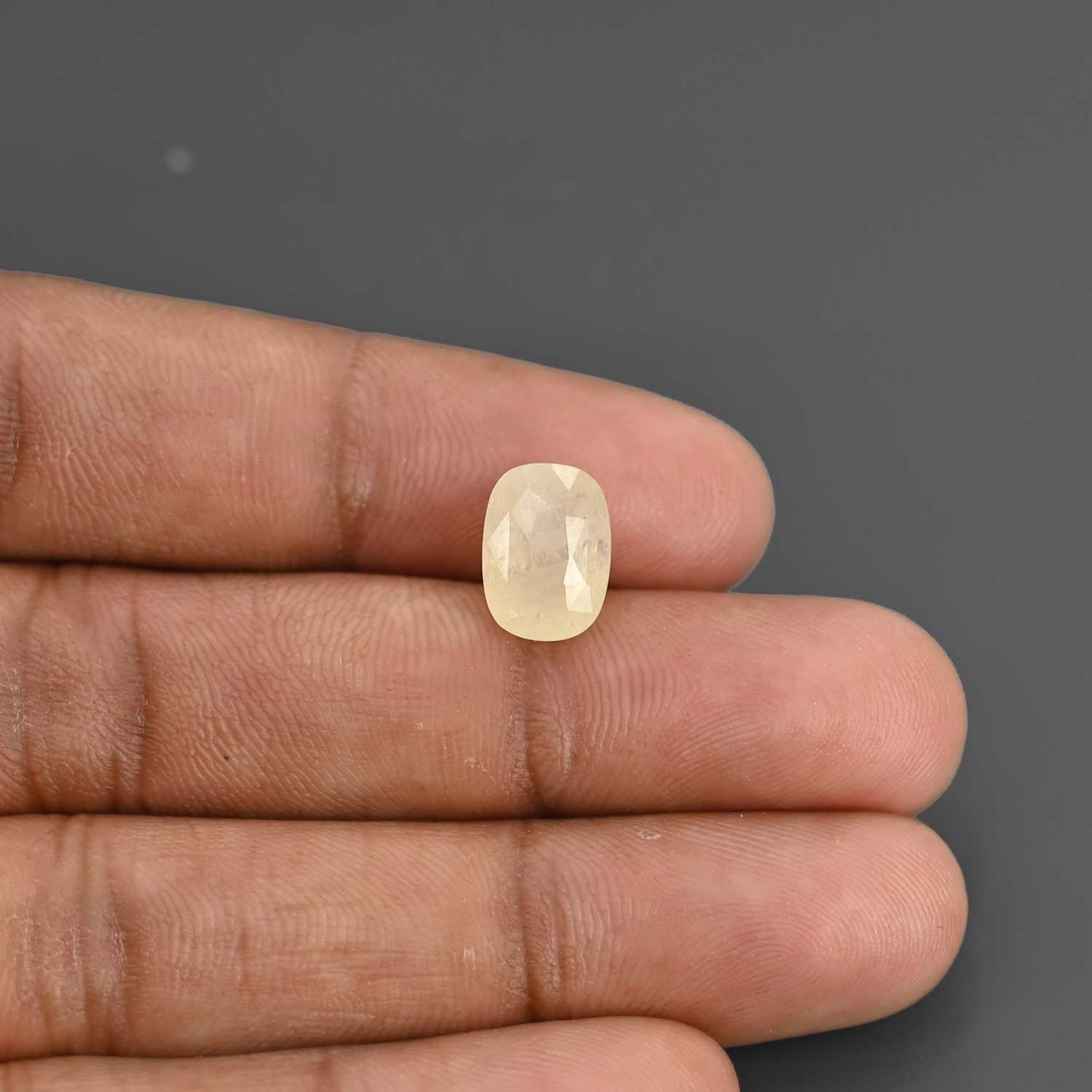 Yellow Sapphire - 5.69 Carat