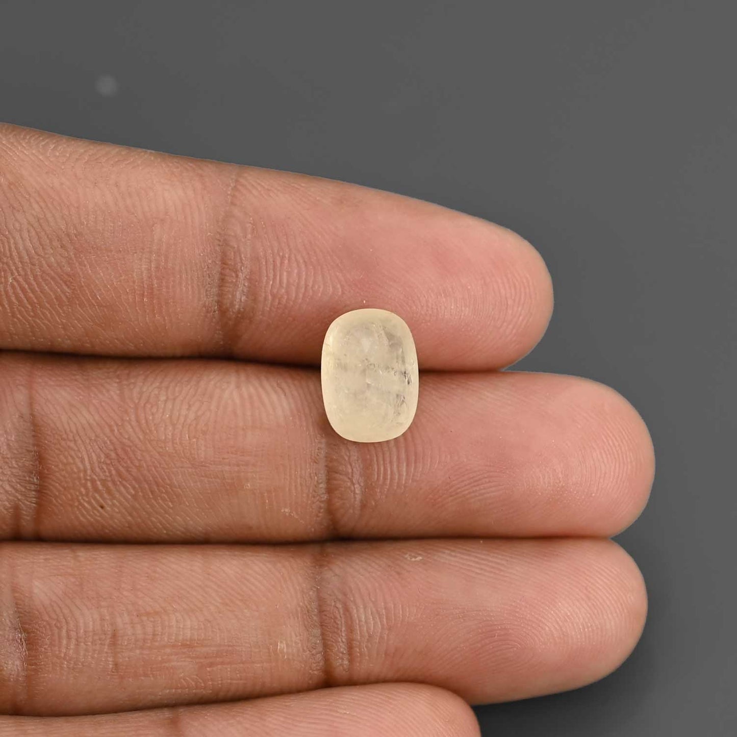 Yellow Sapphire - 5.69 Carat