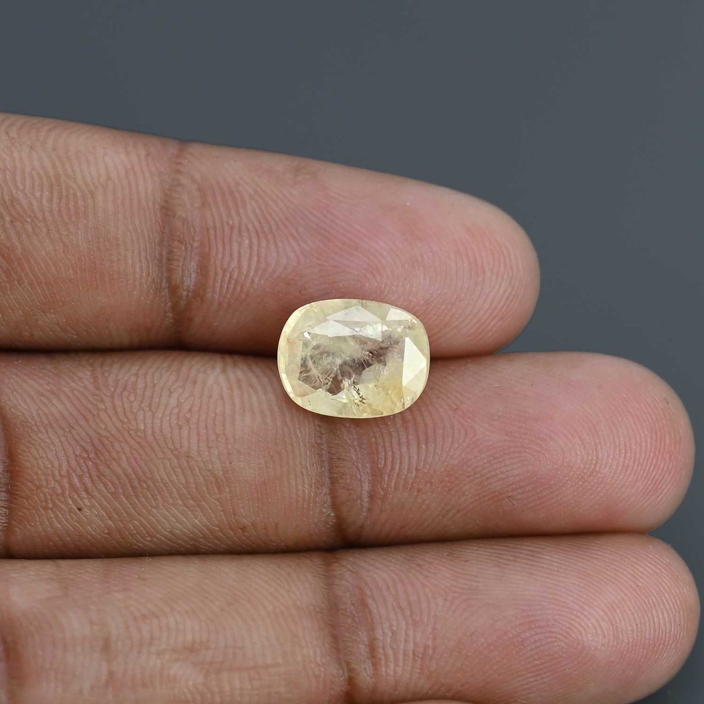 Yellow Sapphire (Pukhraj) (Srilanka) Cts 5.05 Ratti 5.55