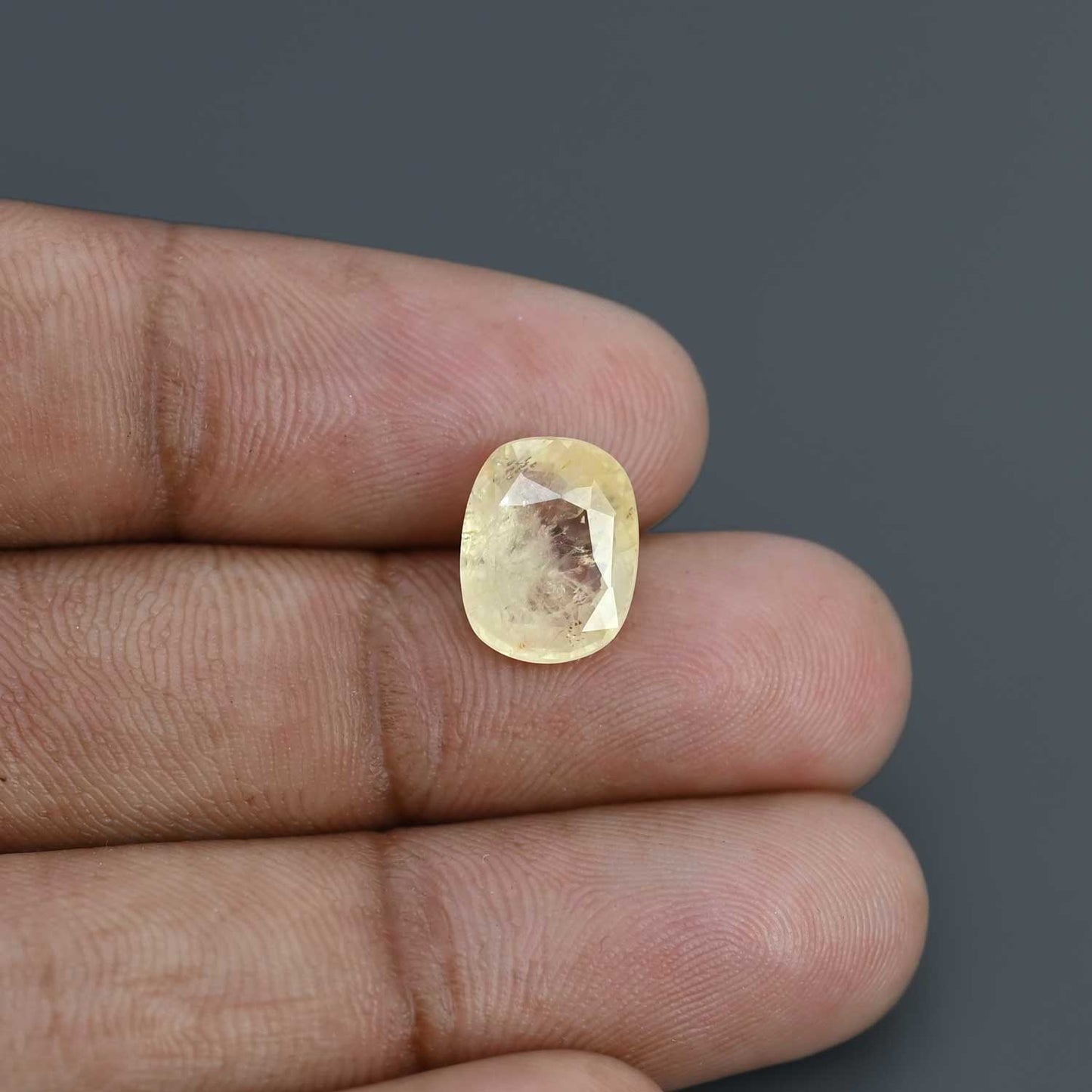 Yellow Sapphire (Pukhraj) (Srilanka) Cts 5.05 Ratti 5.55