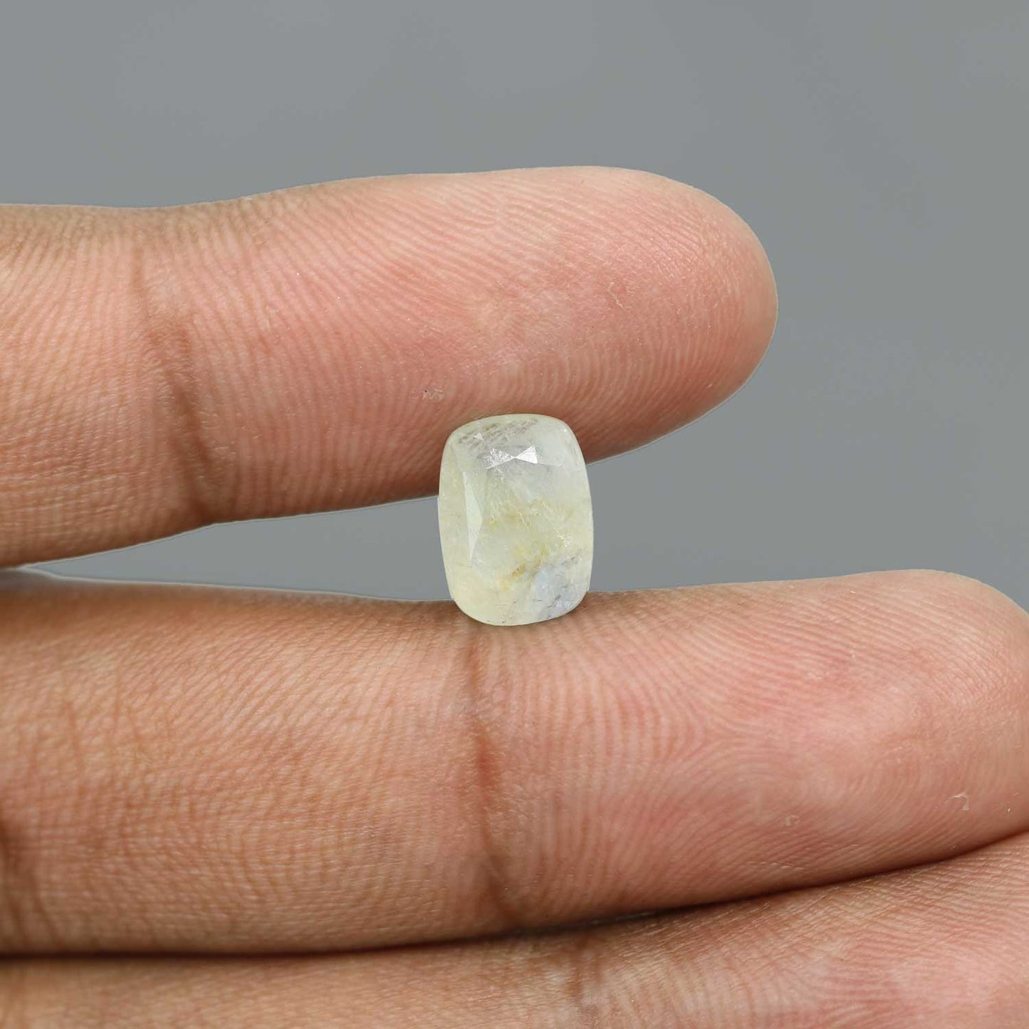 Pitambari Sapphire (Bi Colour) 4.3 Carat