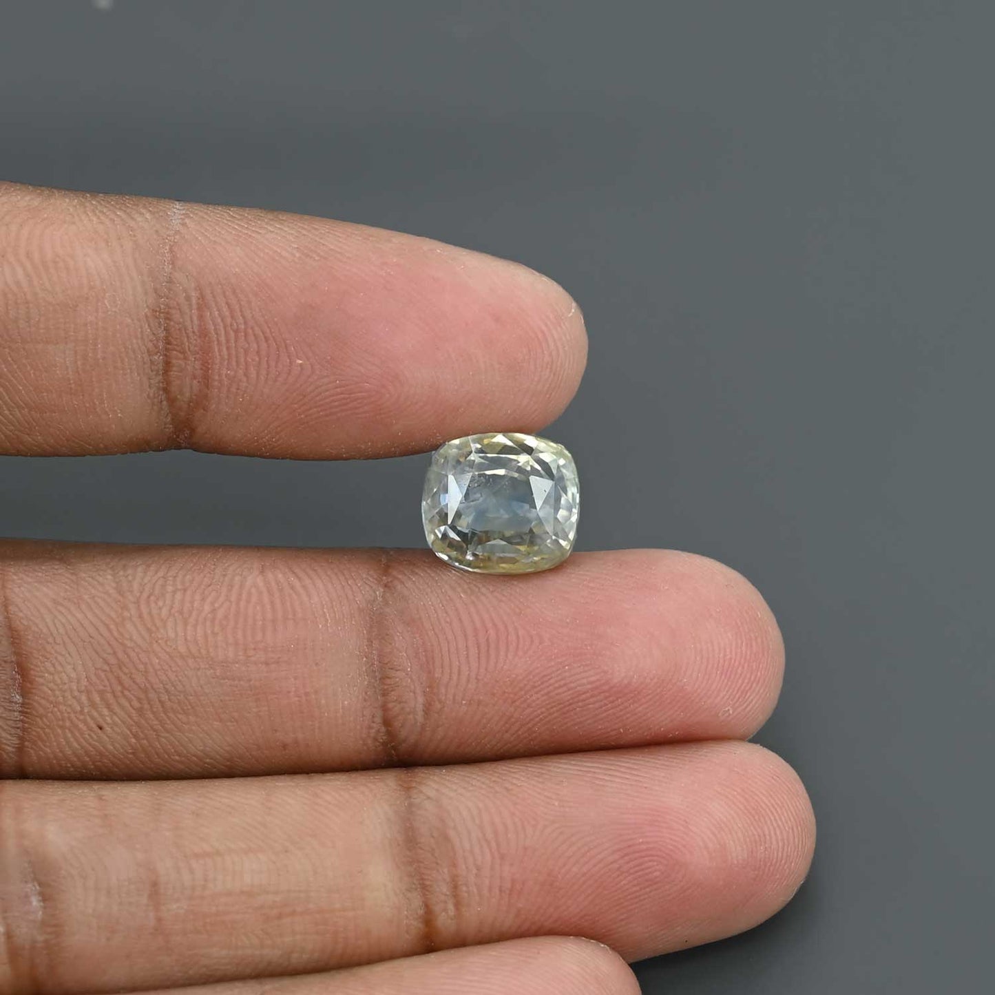 Pitambari Sapphire (Bi Colour) 9.38 Carat