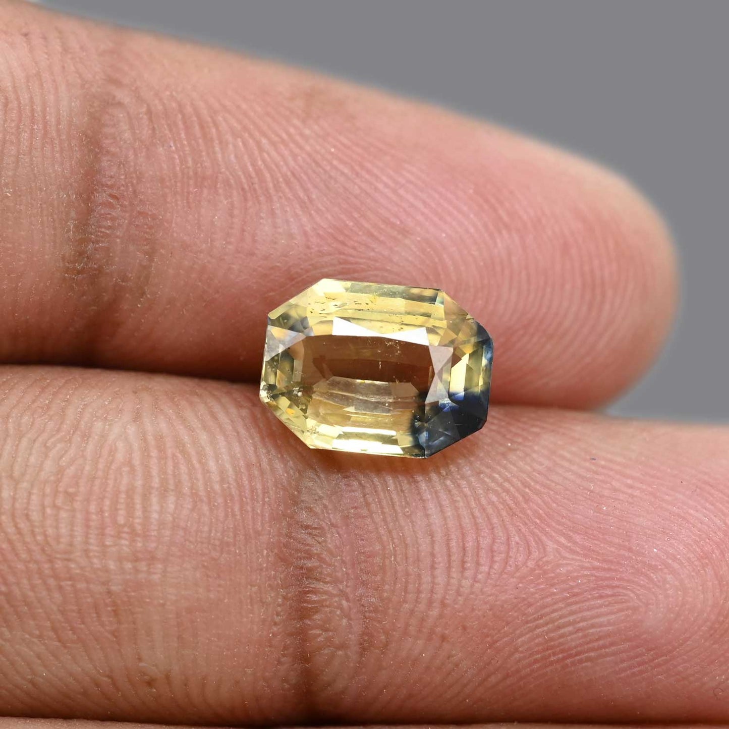 Bi-Colour Sapphire (Pitambari) 5.01 Carat
