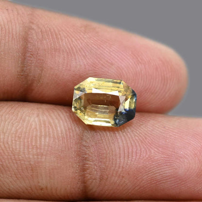 Bi-Colour Sapphire (Pitambari) 5.01 Carat