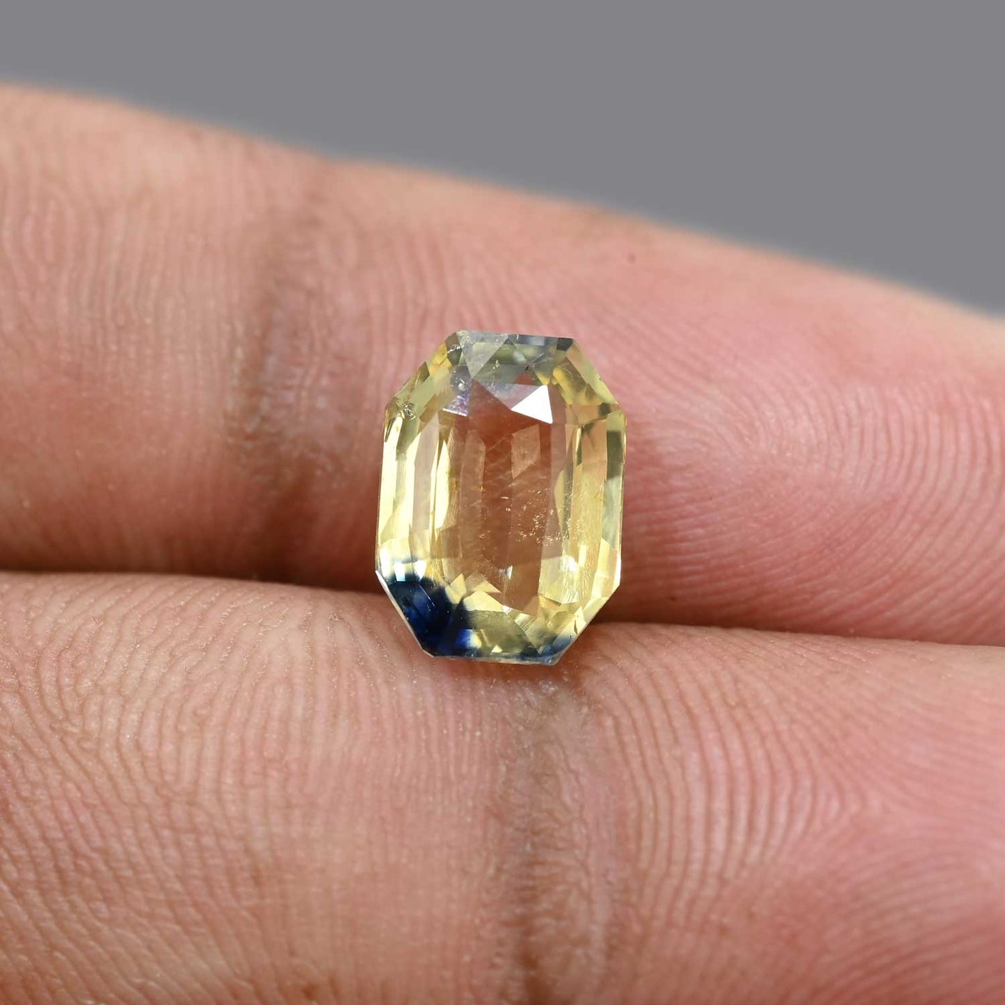 Bi-Colour Sapphire (Pitambari) 5.01 Carat