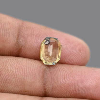 Bi-Colour Sapphire (Pitambari) 5.01 Carat