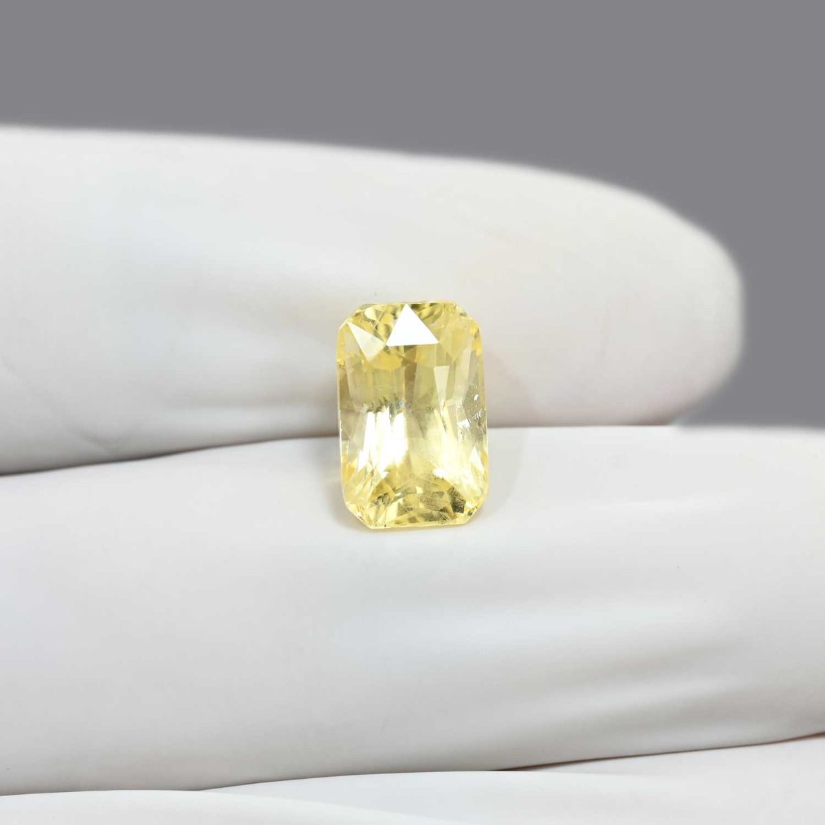 Ceylon Yellow Sapphire Carat 4.74