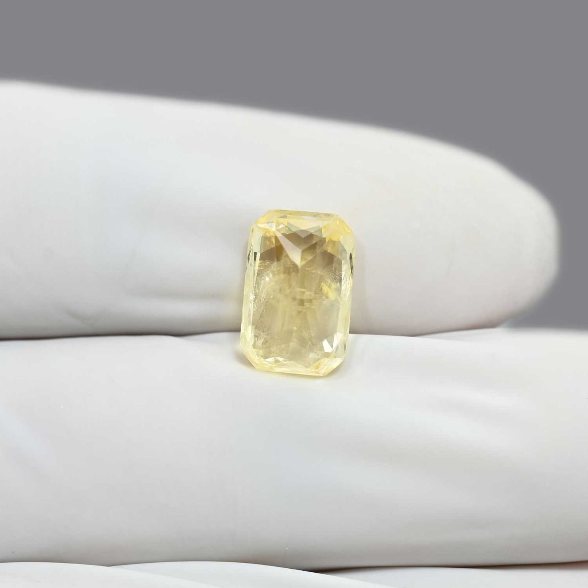 Ceylon Yellow Sapphire Carat 4.74